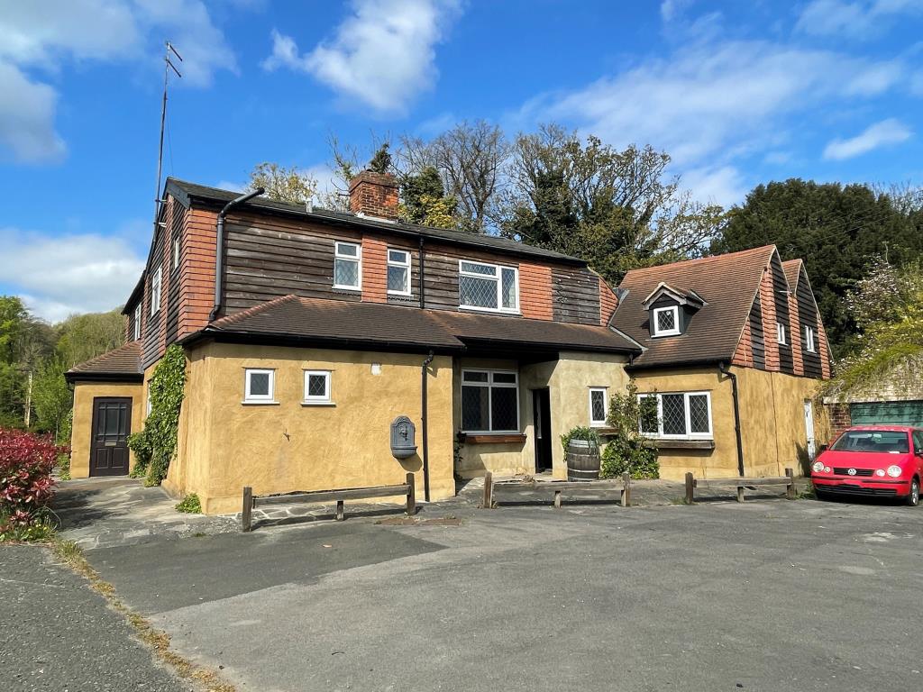 Lot: 150 - FORMER PUBLIC HOUSE WITH POTENTIAL AND OVER 11 ACRES OF LAND - 